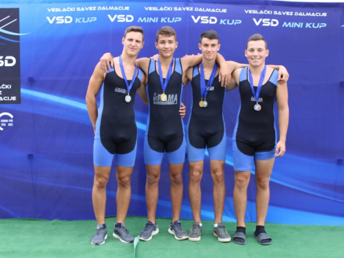 FOTO: Na Ramskom jezeru održana 10. veslačka regata