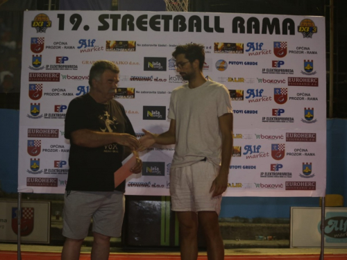 FOTO: Ekipa ''Makarska 3x3'' pobjednik 19. Streetball Rama 2021.