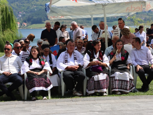 FOTO: Na Šćitu svečano proslavljena Velika Gospa i Mlada misa fra Mile Belje