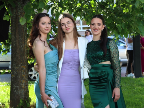 FOTO/VIDEO: Matura 2024. - Defile mladosti na ulicama Prozora