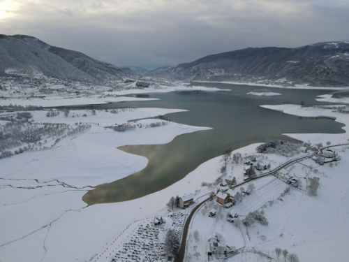 FOTO: Proljetni snijeg zabijelio Ramu