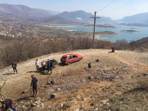 FOTO: Rumbočka mladost u akciji čišćenja Izlaza