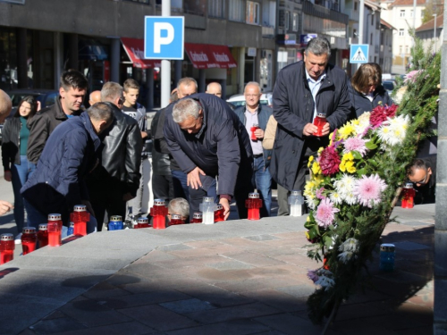 FOTO: Povodom Svih svetih u Prozoru zapaljene svijeće za poginule i preminule branitelje