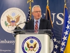 Veleposlanstvo SAD-a pozdravilo odluku Schmidta