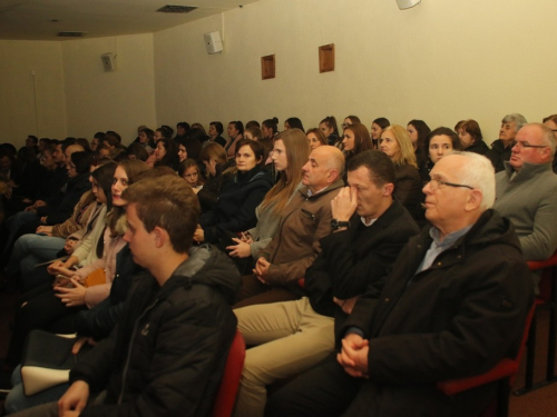 FOTO: U Prozoru održan humanitarni koncert za djecu u Africi