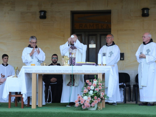 FOTO: Druga večer trodnevnice Maloj Gospi na Šćitu