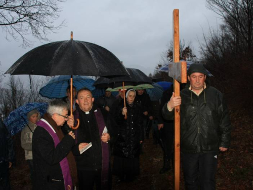 FOTO: Provincijal fra Lovro Gavran predvodio misu i Križni put na Uzdolu