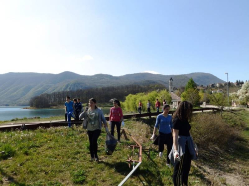 FOTO: Učenici u Eko akciji čišćenja obale Ramskog jezera