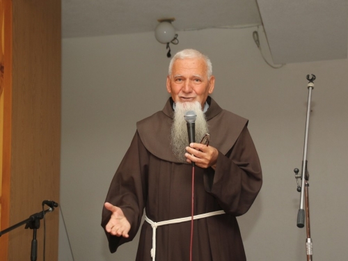 Na Šćitu upriličen susret s fra Ilijom Barišićem, misionarom koji miriše na svetost