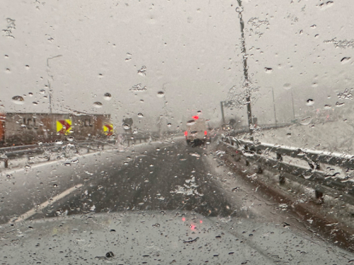 Oprez ako danas putujete: Obustave prometa, odroni i izlijevanje vode na cestama