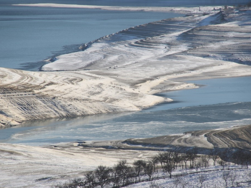 FOTO: Minusi počeli lediti Ramsko jezero