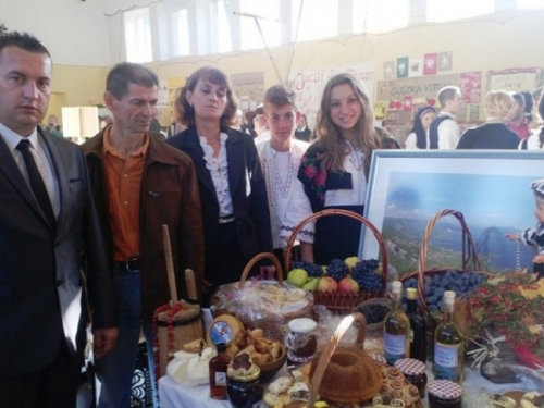 FOTO: OŠ fra Jeronima Vladića na svehrvatskoj svečanosti u Labinu