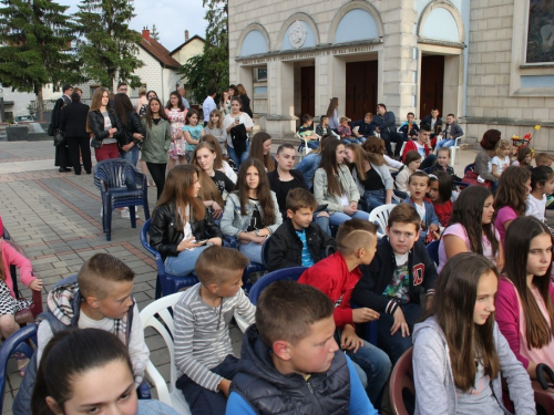 FOTO/VIDEO: U Prozoru održan X. festival duhovne glazbe 'Djeca pjevaju Isusu'