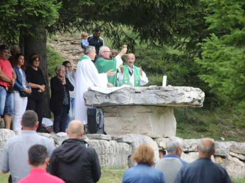 FOTO: Na Vranu služena sv. misa za poginule duvandžije