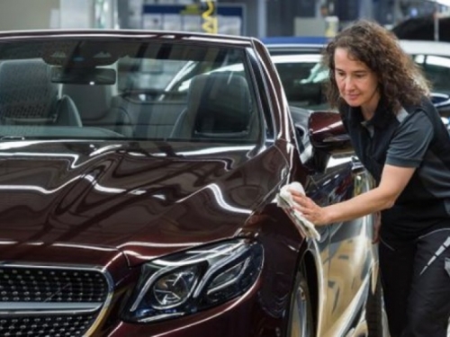 Mercedes časti zaposlene bonusom od 5.700 eura