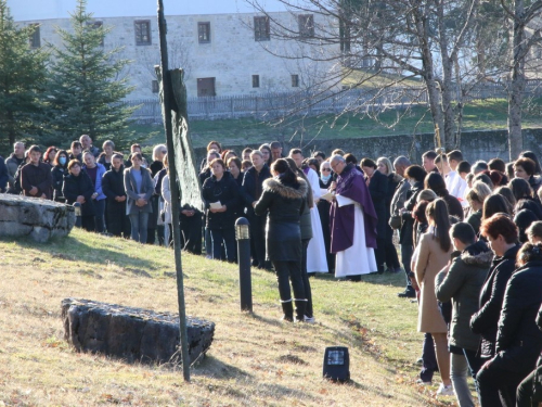 FOTO: Put križa kroz fratarski gaj na Šćitu