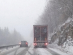 Vozači, oprezno: Jak vjetar formira snježne nanose