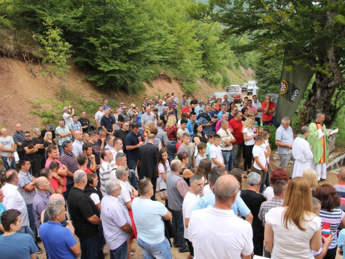 FOTO: Na Pomenu otkrivena spomen-ploča dvojici poginulih branitelja iz Rame