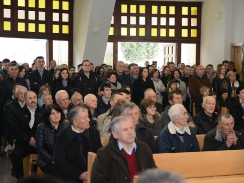 FOTO: Mons. dr. Pero Sudar blagoslovio novi križ i spomenik Stjepanu Džalti na Uzdolu