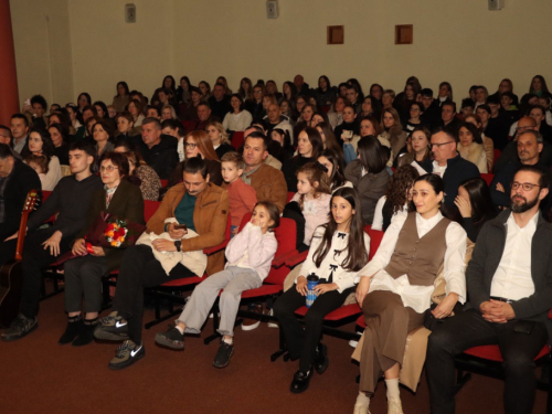 FOTO: U Prozoru predstavljena slikovnica Magdalene Jeličić ''Djed, dječak i računalo''