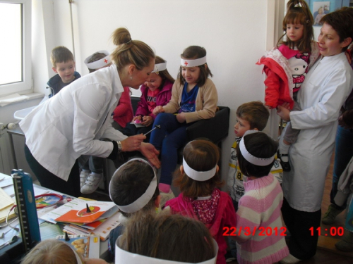 Foto: Mali "Cicibani" u posjeti Domu zdravlja Rama