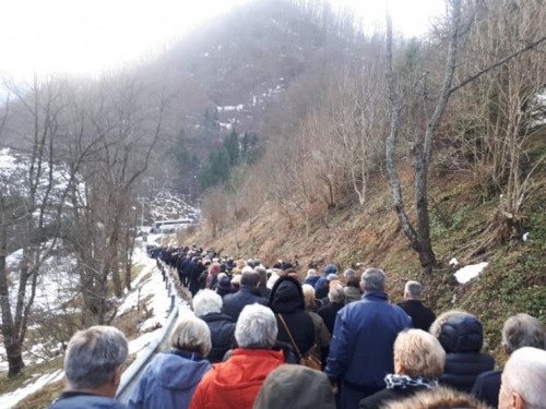 Veliki broj vjernika oprostio se od fra Ivana Pervana