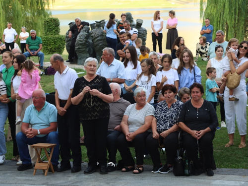 FOTO: Započela trodnevnica na Šćitu uoči Male Gospe, prvi dan posvećen školarcima