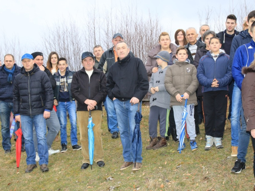 FOTO: Fra Andrija Jozić predvodio križni put na Uzdolu