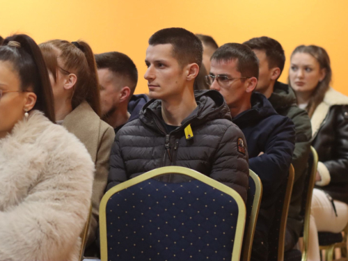 FOTO: Tečaj priprave za brak u župi Gračac