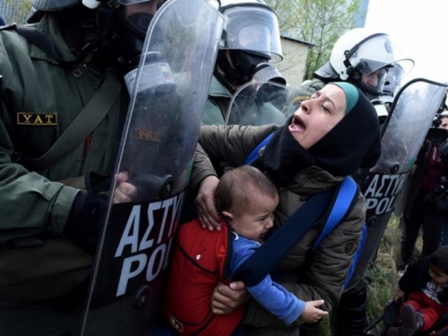 Grčka: Sukobili se migranati i policije, ispaljen i suzavac