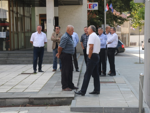 FOTO: Polaganjem vijenaca i svečanom sjednicom započelo obilježavanje Dana općine