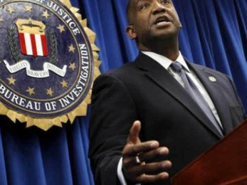 BI će nadzirati Facebook i Twitter!