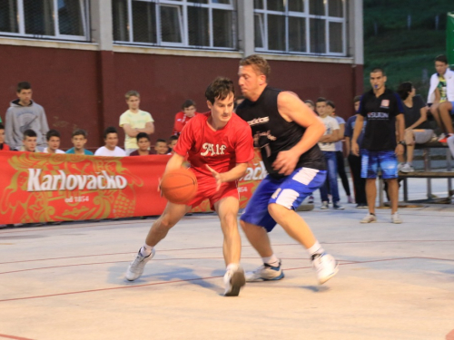 FOTO: U Prozoru počeo 13. Streetball turnir