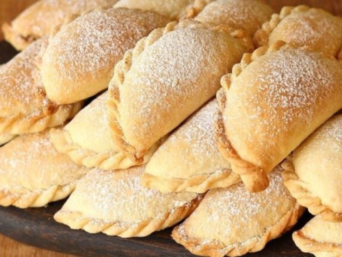 Recept za prhke, slatke, pečene domaće pite od orašastih plodova