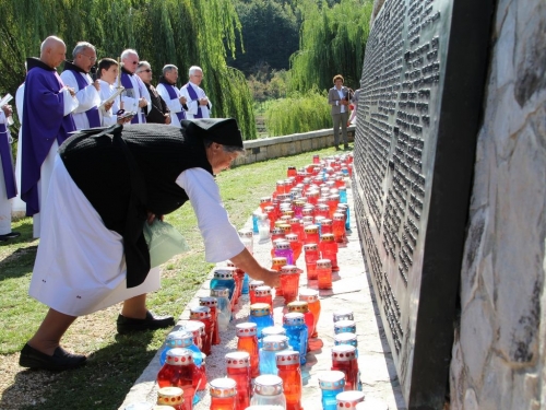 FOTO/VIDEO: Dan sjećanja na ramske žrtve – pogledajte iskaze svjedoka toga vremena