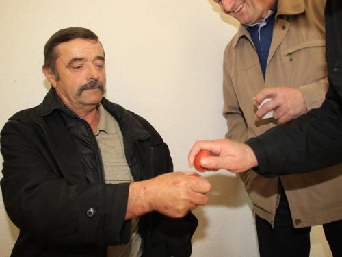 FOTO/VIDEO: Na Orašcu održan turnir u tucanju jaja