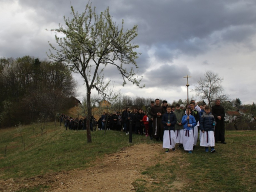 FOTO: Put križa kroz fratarski gaj na Šćitu