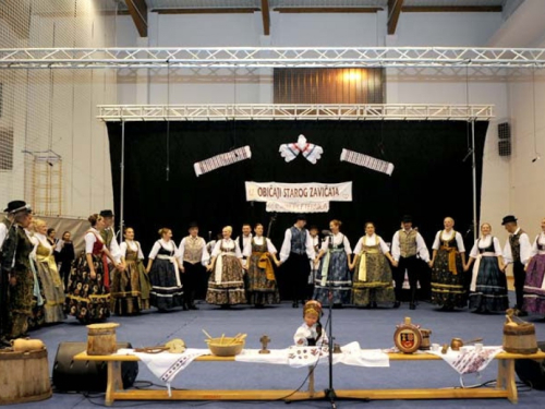 FOTO: Ramci na ''Običajima starog zavičaja'' okupili folkloraše iz tri države