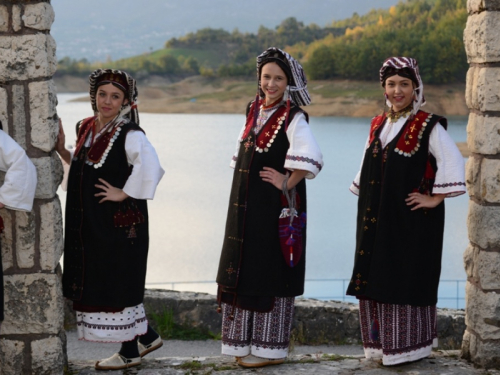 FOTO: Čuvarice snimaju spot za pjesmu 'Opadaj lišće'