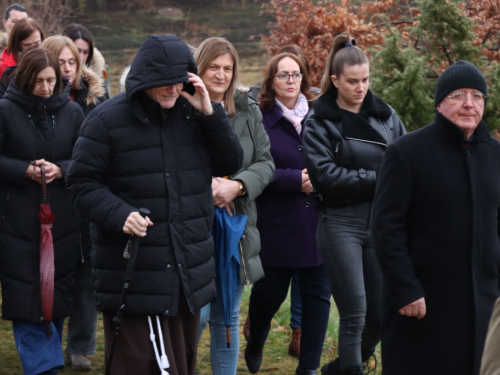 FOTO: Put križa kroz fratarski gaj na Šćitu