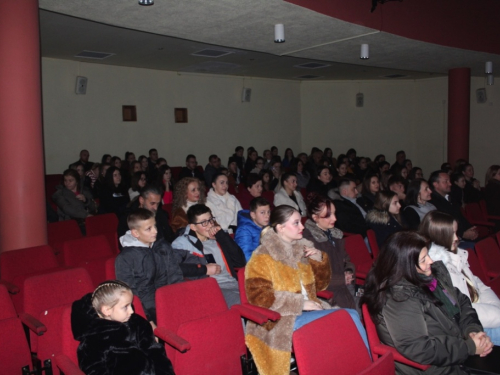 FOTO: Mladi župe Prozor izveli predstavu ''Naš Badnji dan''