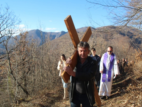 FOTO: Put križa u župi Uzdol - Prva korizmena nedjelja