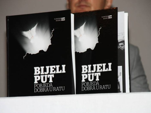 FOTO: Na Šćitu predstavljena knjiga „Bijeli put, pobjeda dobra u ratu“