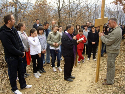 Foto: Križni put na petu korizmenu nedjelju u župi Uzdol