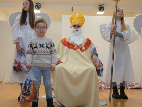 FOTO: Sv. Nikola razveselio djecu u Rumbocima
