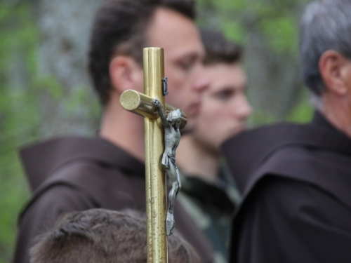 FOTO: Put križa kroz fratarski gaj na Šćitu