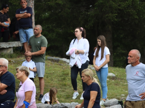 FOTO/VIDEO: Na Vranu služena sv. misa za poginule duvandžije