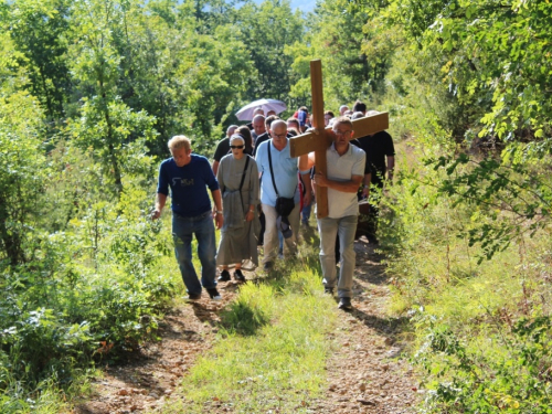 Križni put i slavlje sv. Mise na Uzdolskoj kalvariji