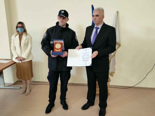 Mostar: Osam kadeta promovirano u policajce SIPA-e