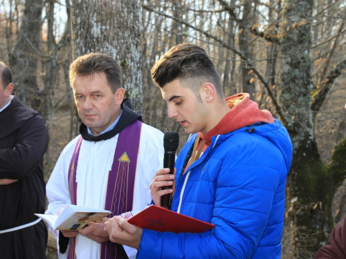 FOTO: Put križa kroz fratarski gaj na Šćitu